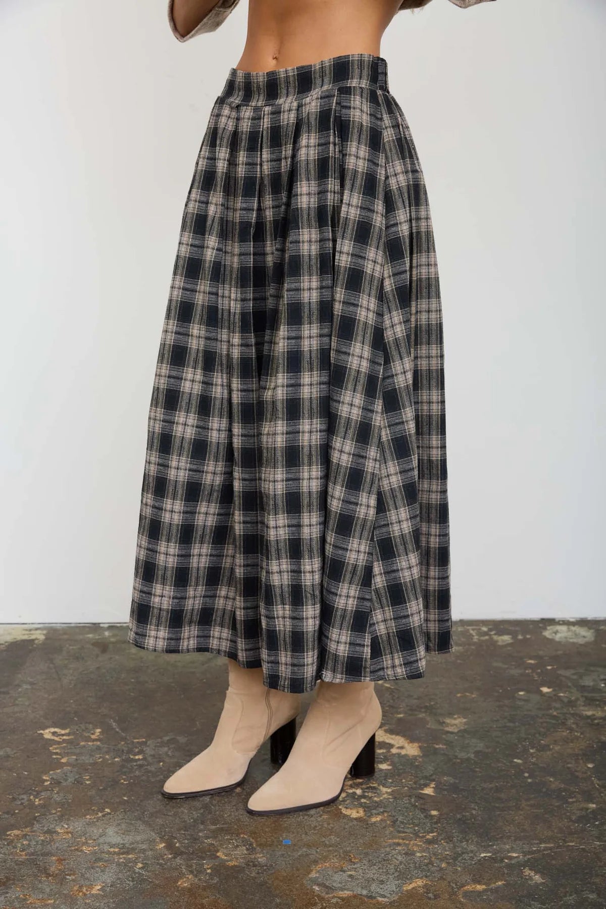 Black Plaid Pleated Midi Skirt